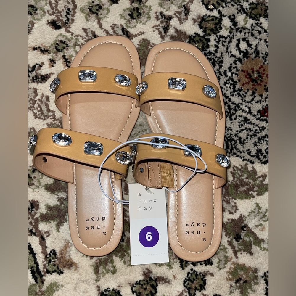Women’s sz 6 Sandals